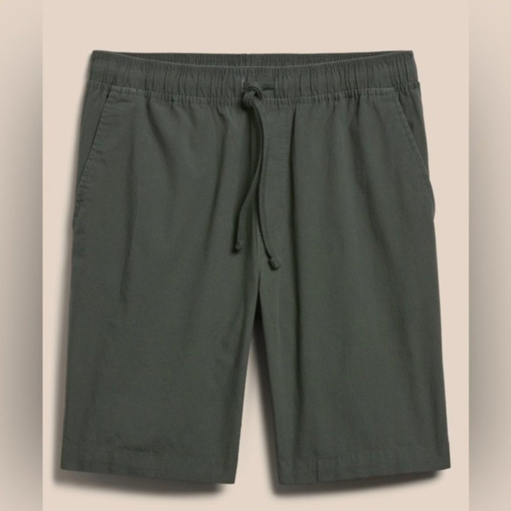 Banana Republic-9" Deck Men New Shorts- Yosemite Green NWT